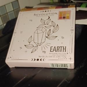 😀3/$12 Or 2/$8 Revolution Earth Shadow Palette